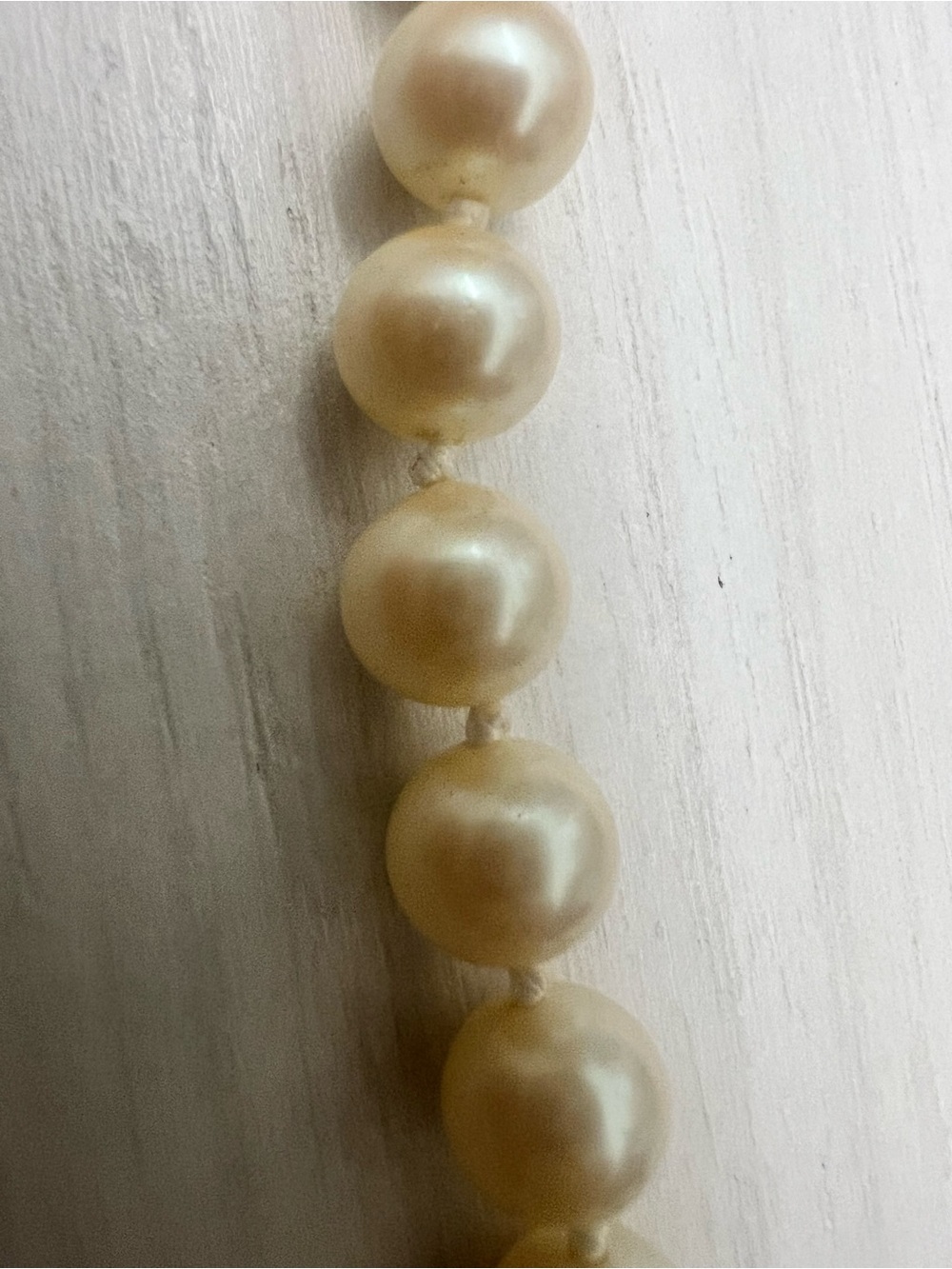 Classic Cream Pearl Necklace - Elegant Women's Jewelry - Picture 6 of 9